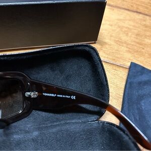 Chanel sunglasses,used only 3x.
